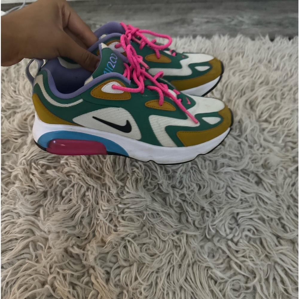 Women’s Nike air 200